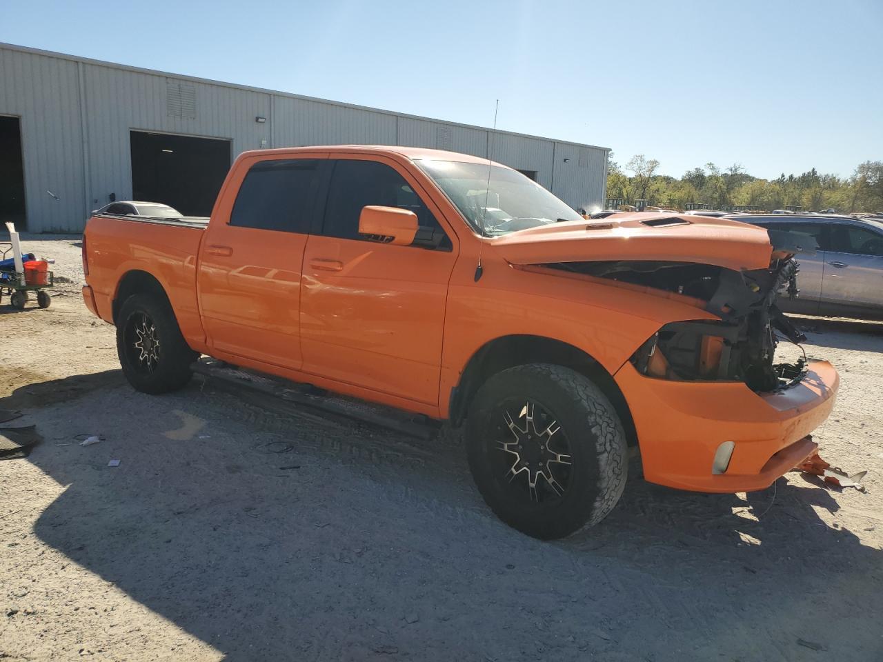 2017 RAM 1500 SPORT - Фото 4