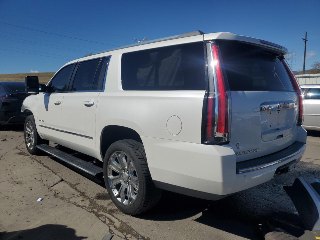 2016 GMC YUKON XL D - Фото 2