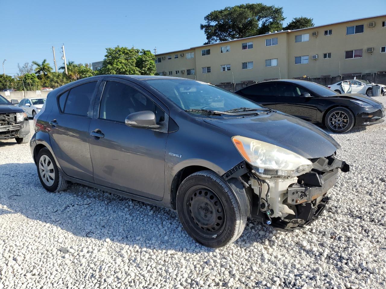 2013 TOYOTA PRIUS C - Image 4
