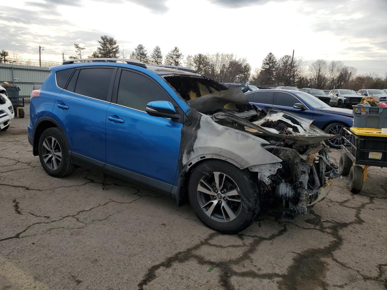 2017 TOYOTA RAV4 XLE - Image 4
