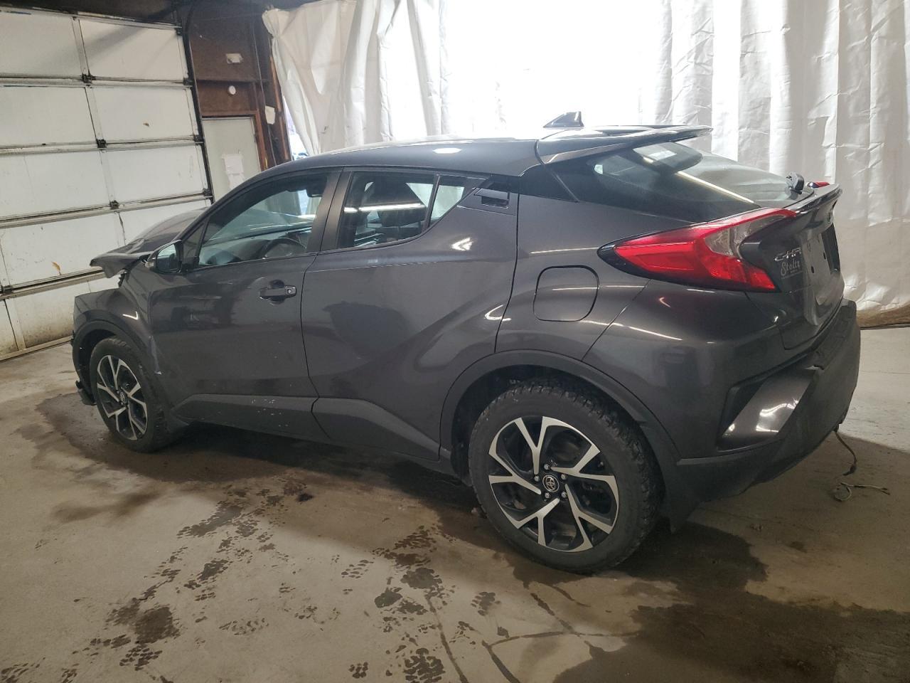 2018 TOYOTA C-HR XLE - Фото 2