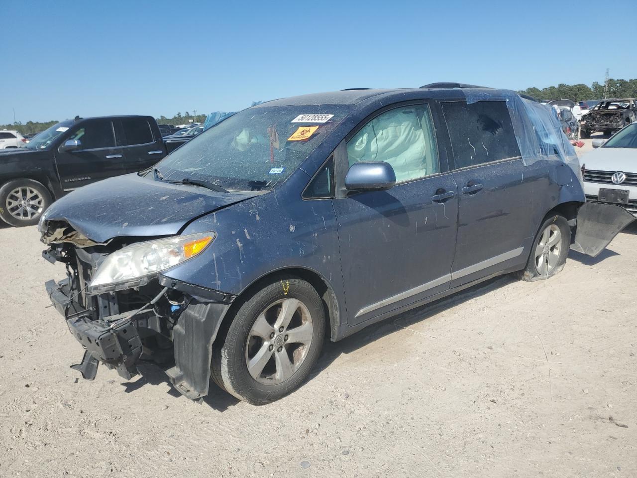 2015 TOYOTA SIENNA LE
