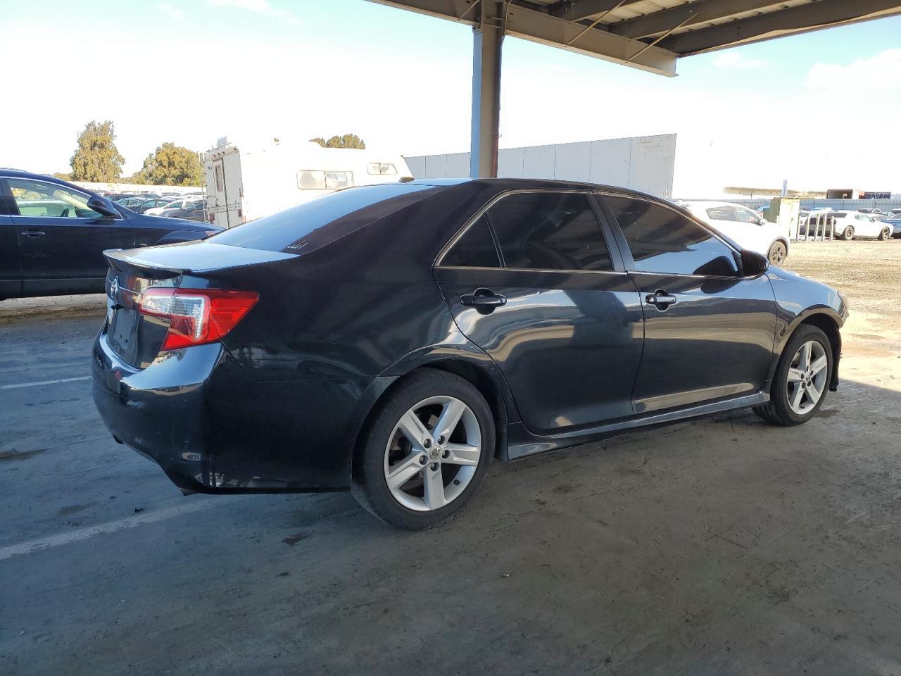 2013 TOYOTA CAMRY L - Фото 3