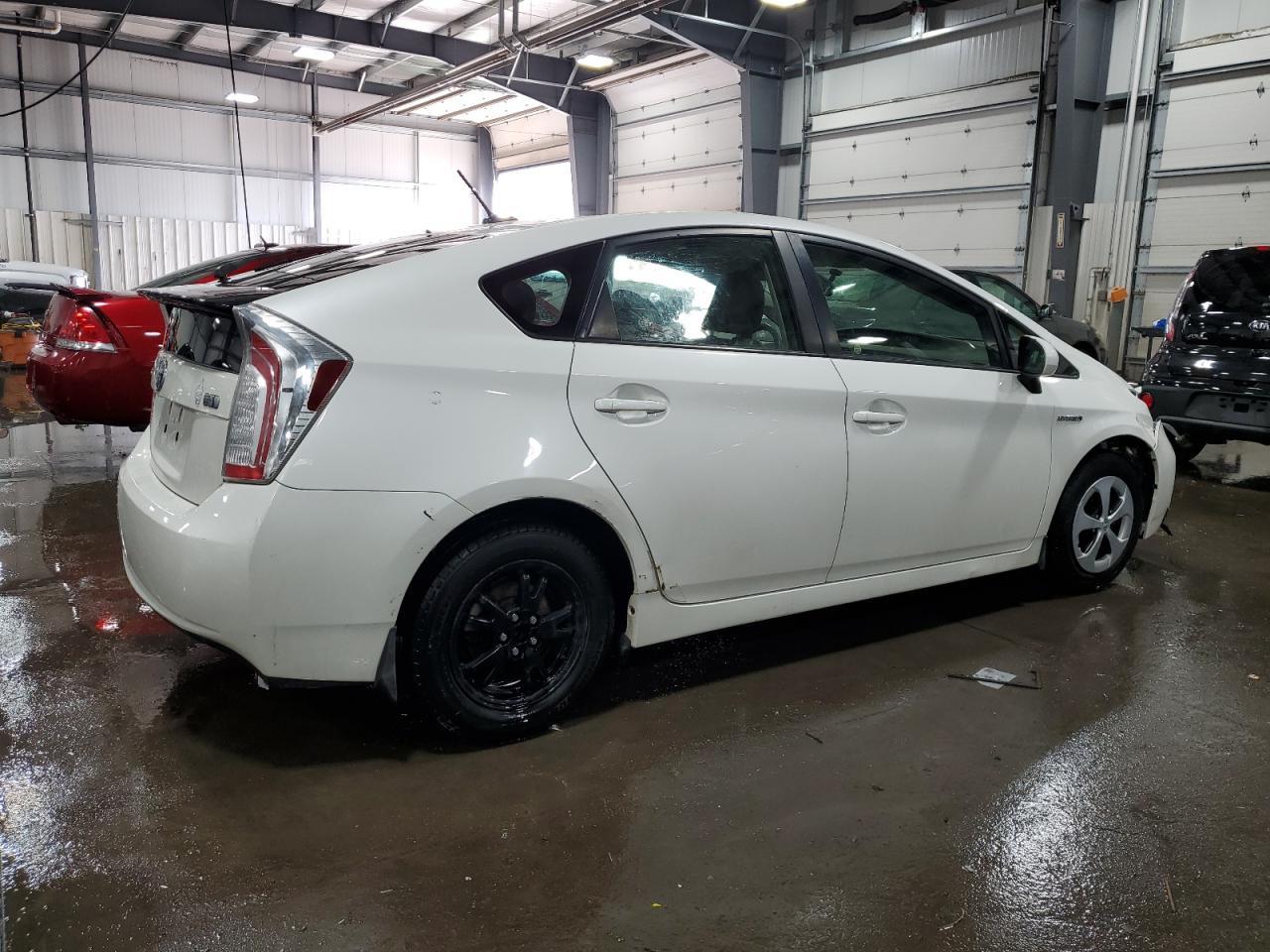 2013 TOYOTA PRIUS - Фото 3