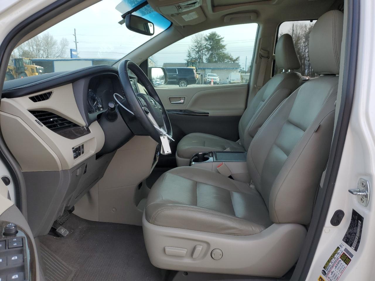 2015 TOYOTA SIENNA XLE - Фото 7