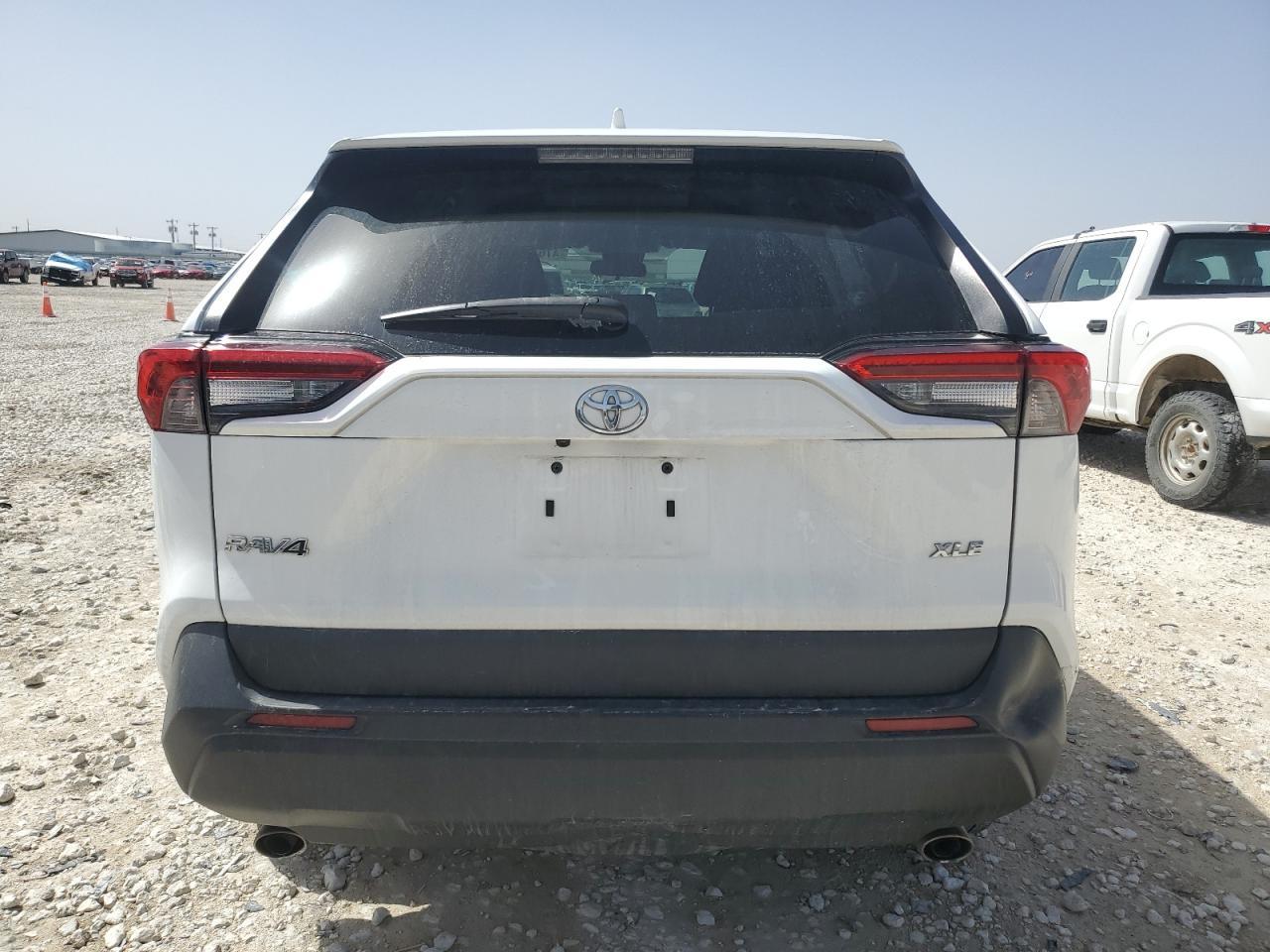 2022 TOYOTA RAV4 XLE - Image 6