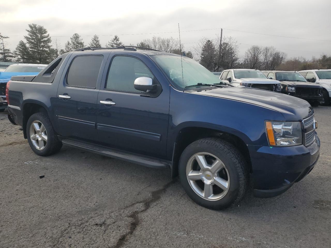 2012 CHEVROLET AVALANCHE - Image 4