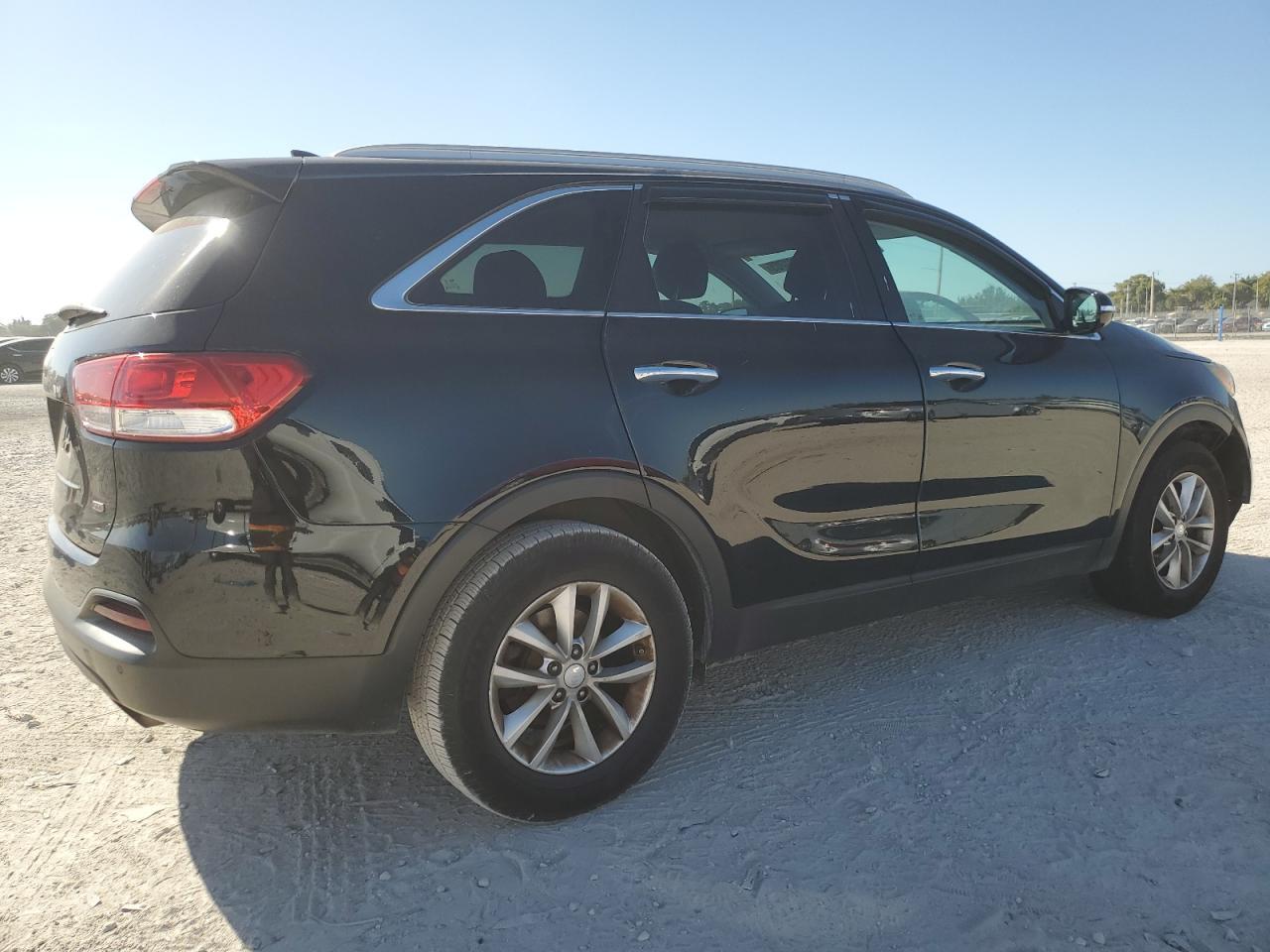 2017 KIA SORENTO LX - Фото 3