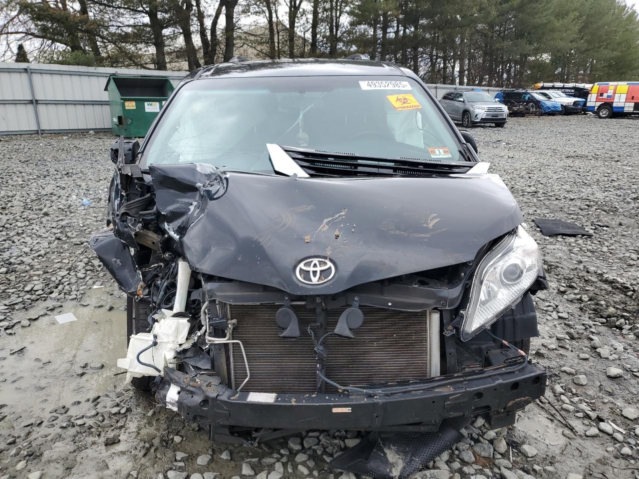2015 TOYOTA SIENNA LE - Image 5