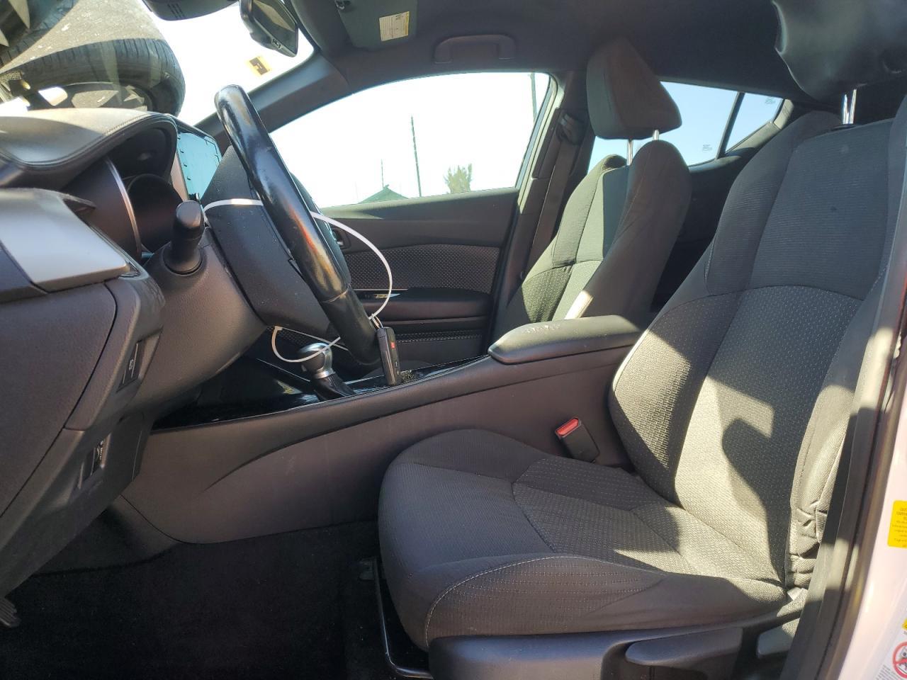 2019 TOYOTA C-HR XLE - Image 7