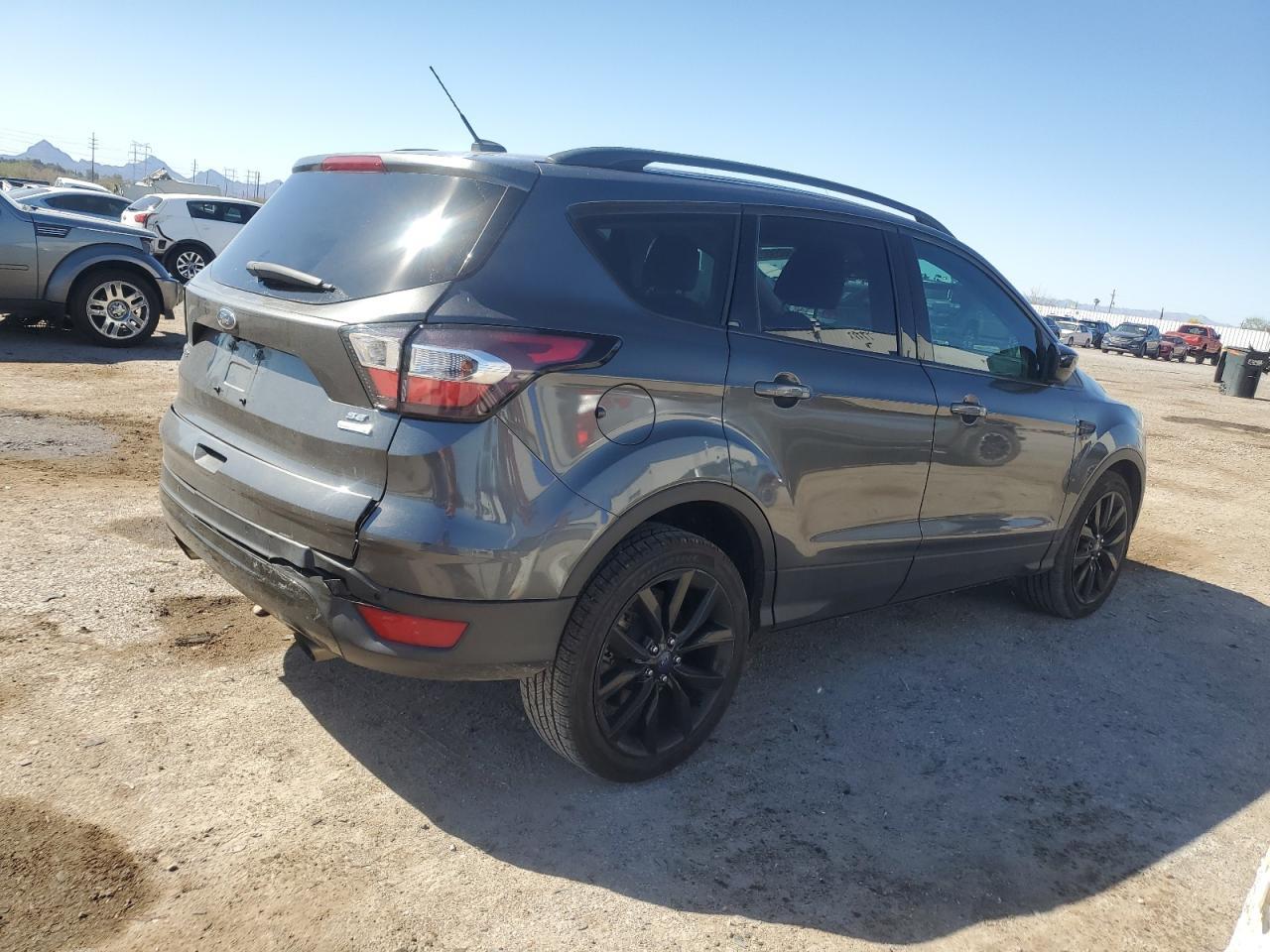2017 FORD ESCAPE SE - Image 3