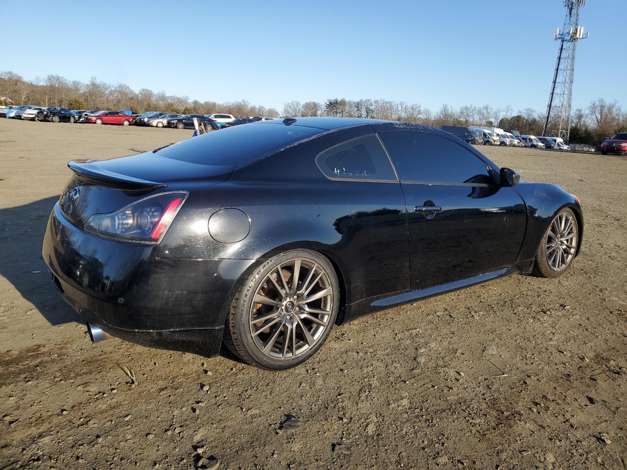 2011 INFINITI G37 - Image 3