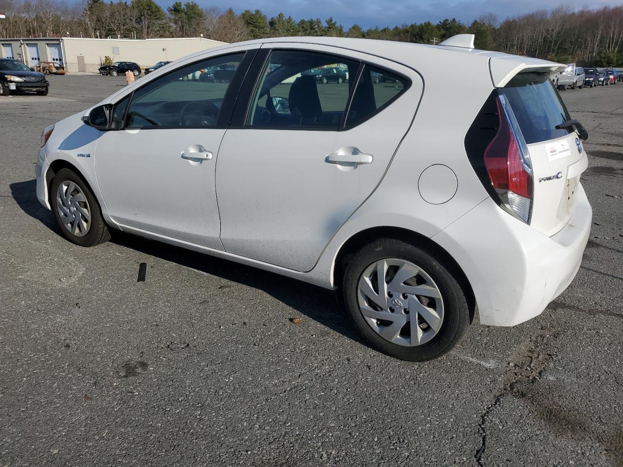 2015 TOYOTA PRIUS C - Image 2
