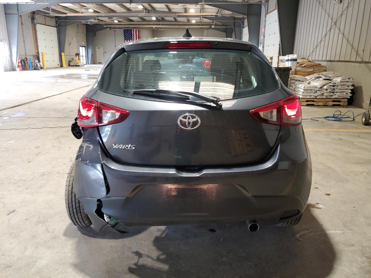 2020 TOYOTA YARIS LE - Фото 6