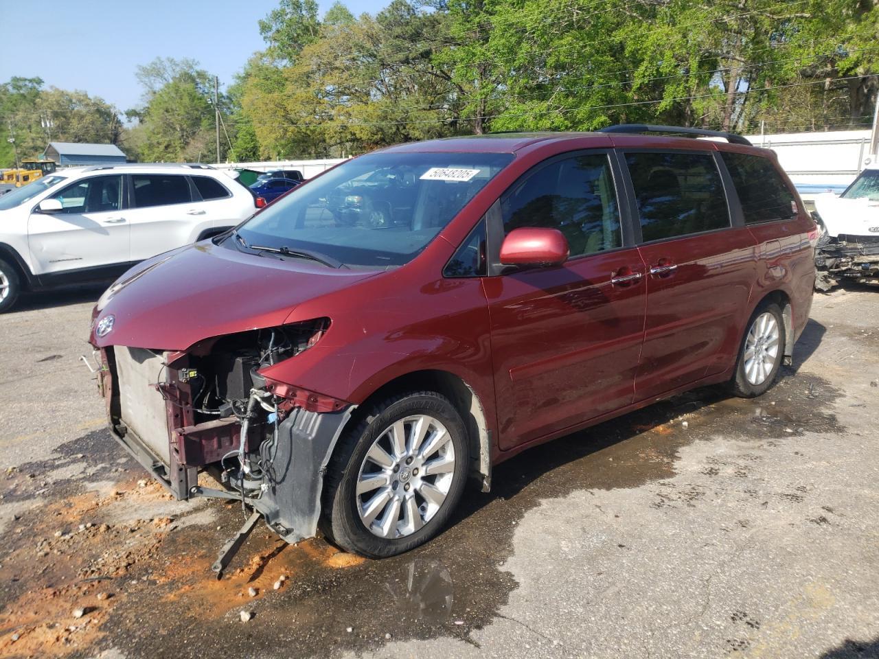2013 TOYOTA SIENNA XLE