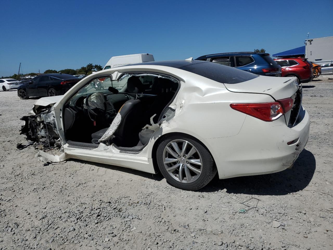2016 INFINITI Q50 PREMIU - Фото 2