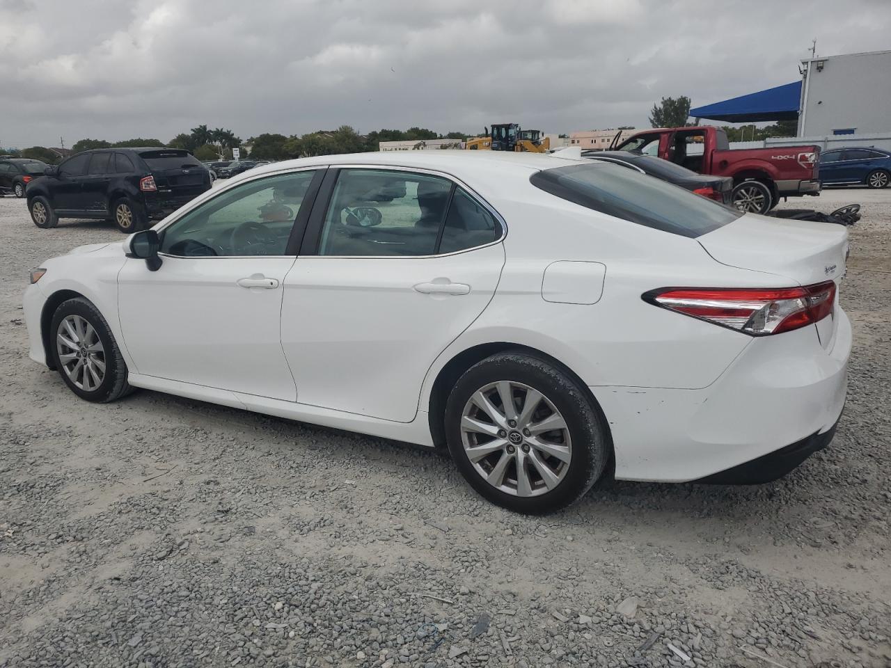2019 TOYOTA CAMRY L - Фото 2