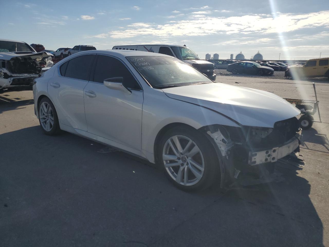 2022 LEXUS IS 300 - Фото 4