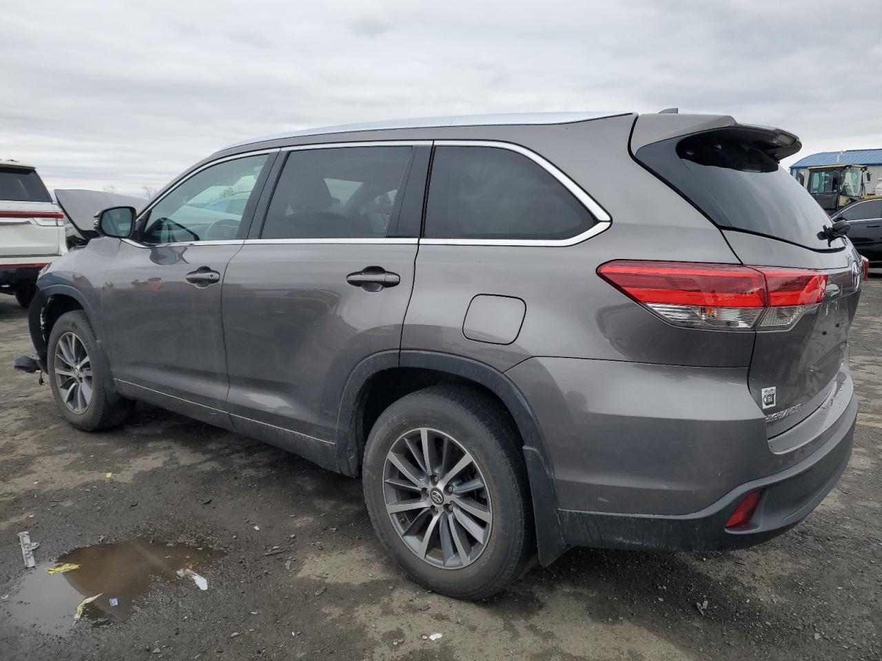 2018 TOYOTA HIGHLANDER - Image 2