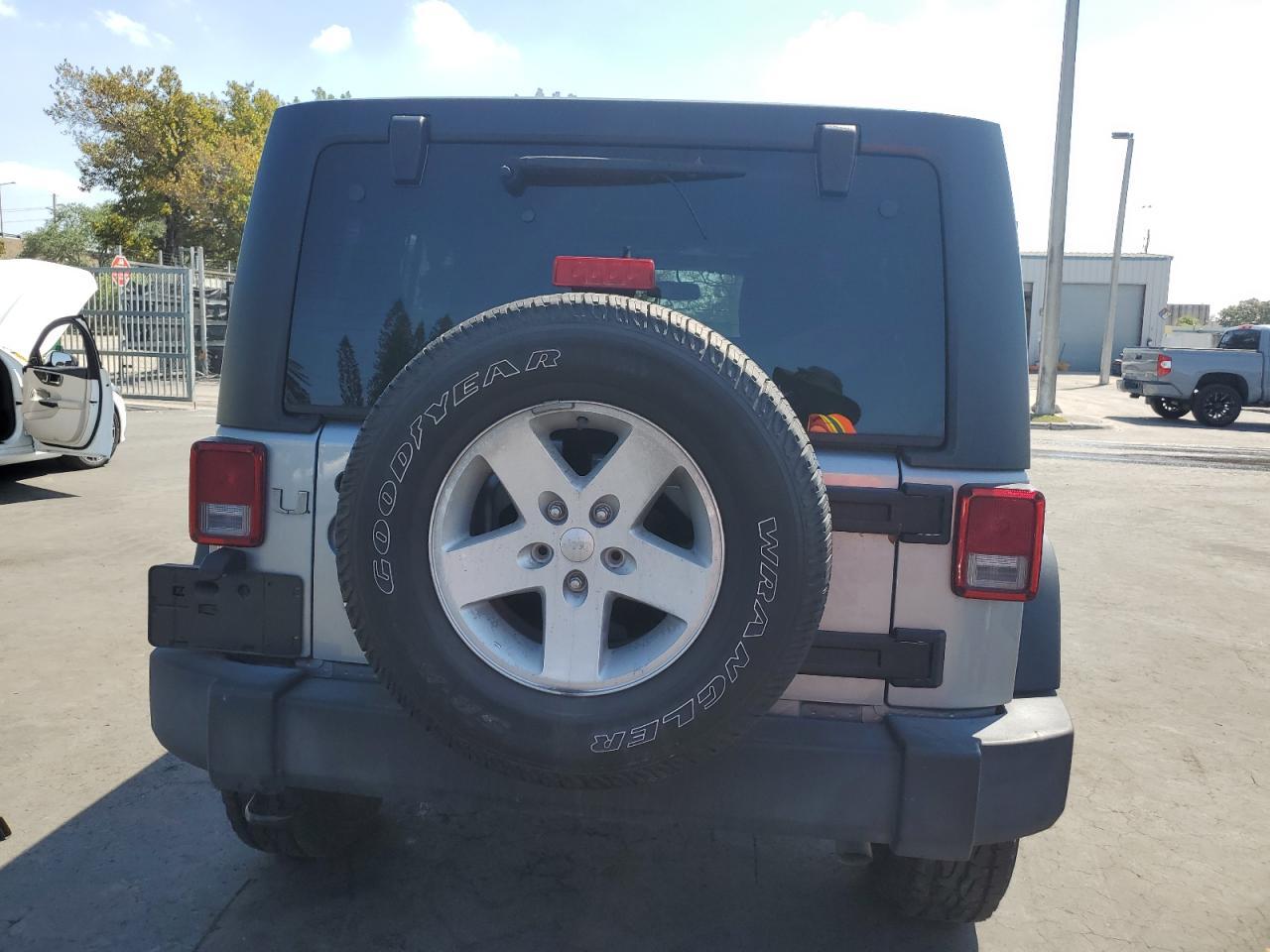 2017 JEEP WRANGLER U - Фото 6