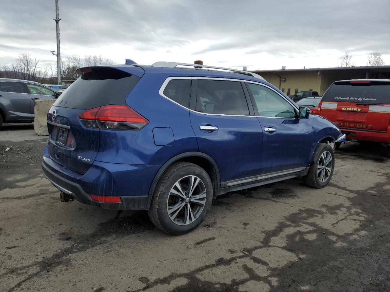 2017 NISSAN ROGUE SV - Image 3