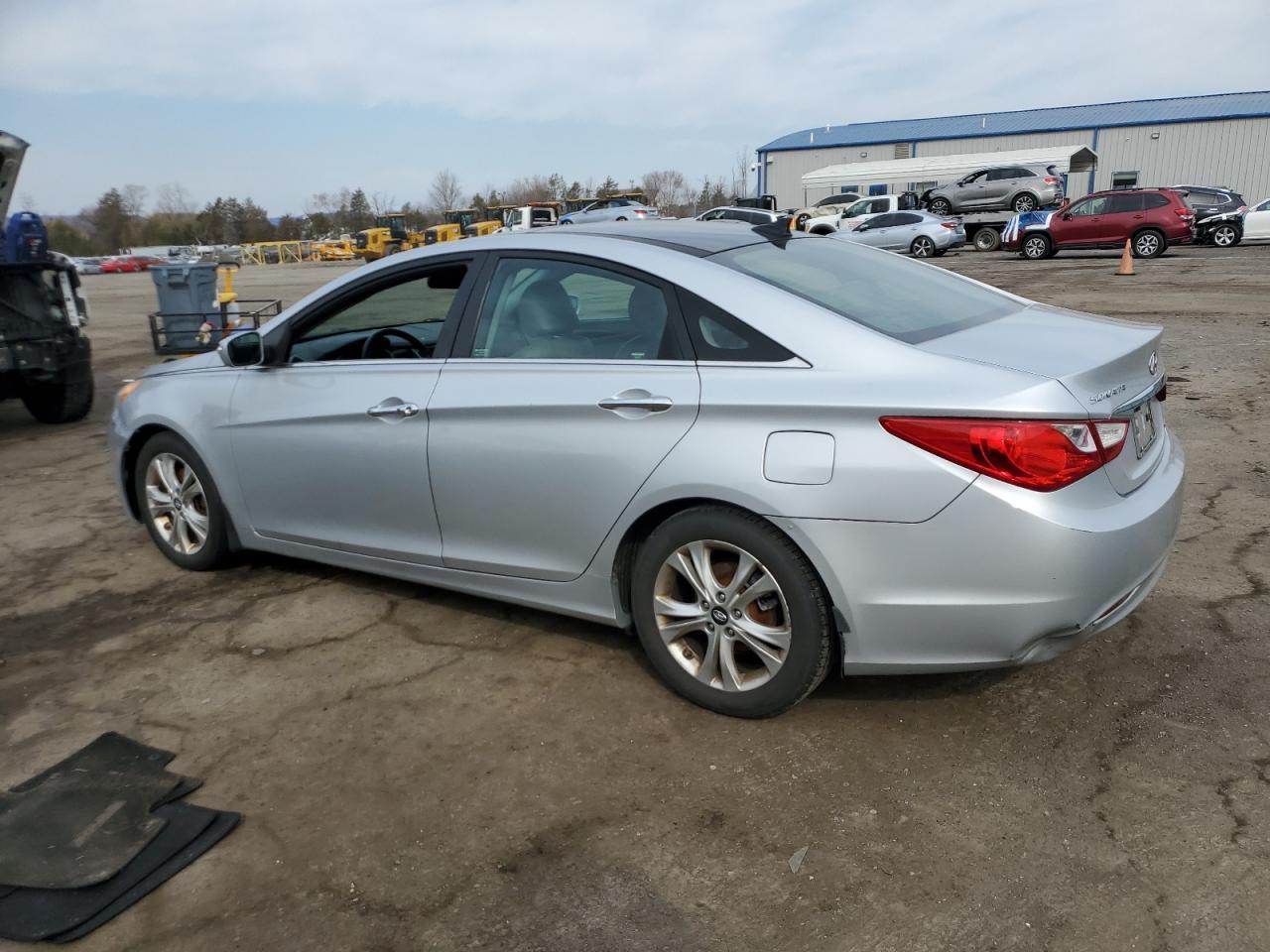2013 HYUNDAI SONATA SE - Image 2