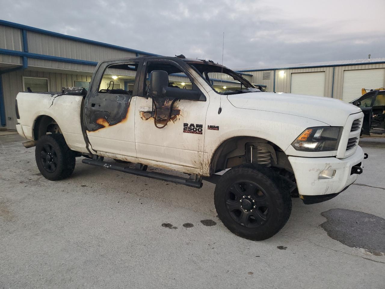 2017 RAM 2500 SLT - Image 4