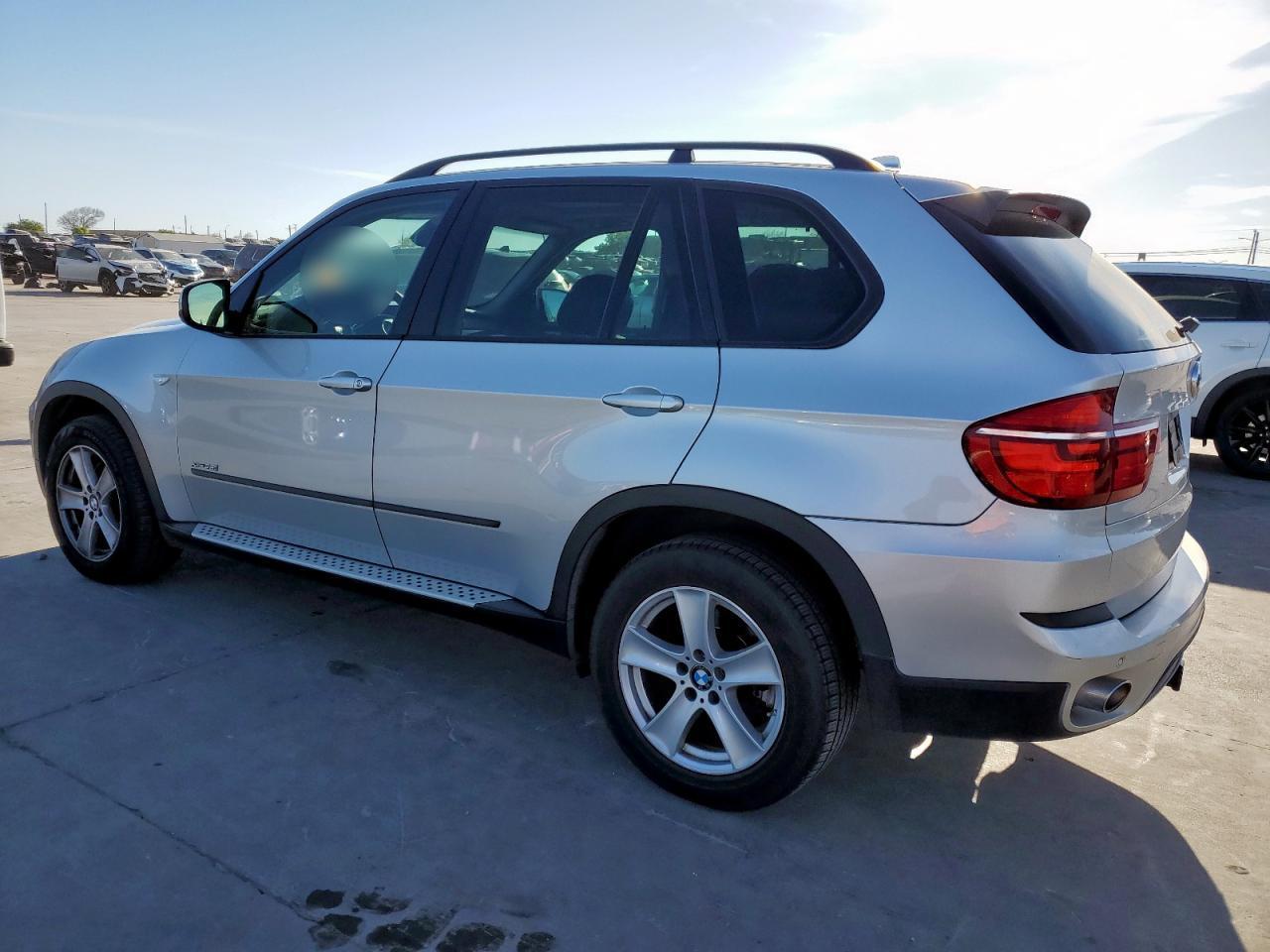 2012 BMW X5 XDRIVE3 - Image 2