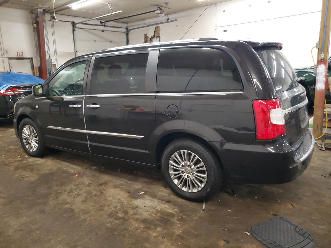 2014 CHRYSLER TOWN & COU - Image 2