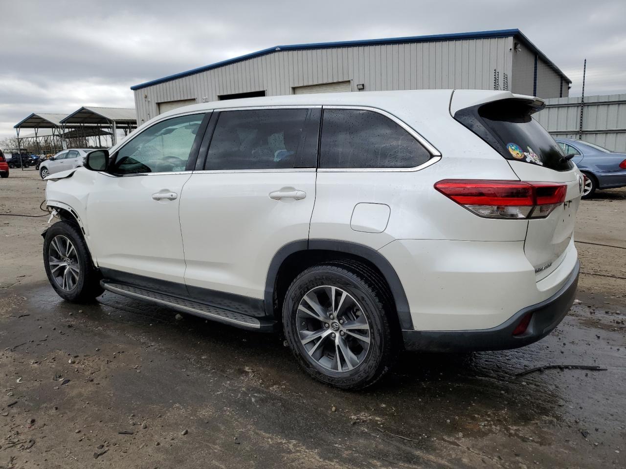 2019 TOYOTA HIGHLANDER - Image 2