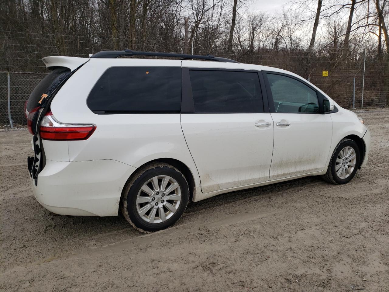 2015 TOYOTA SIENNA XLE - Фото 3