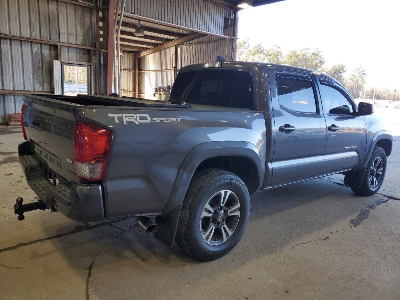 2017 TOYOTA TACOMA DOU - Фото 3