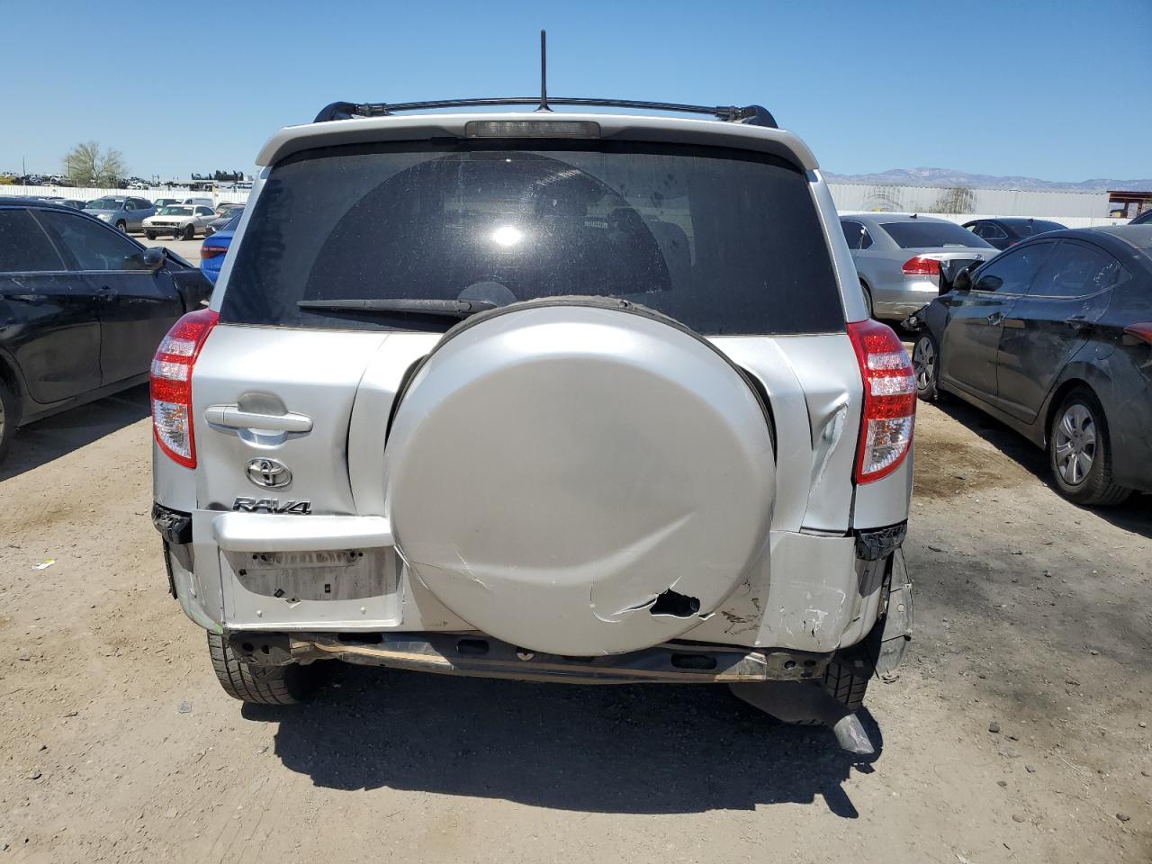 2011 TOYOTA RAV4 - Фото 6
