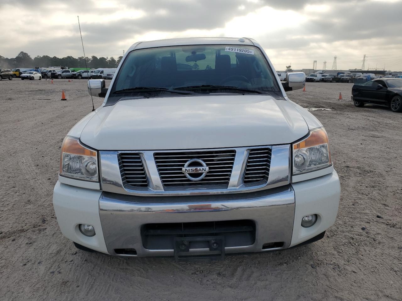 2015 NISSAN TITAN S - Фото 5