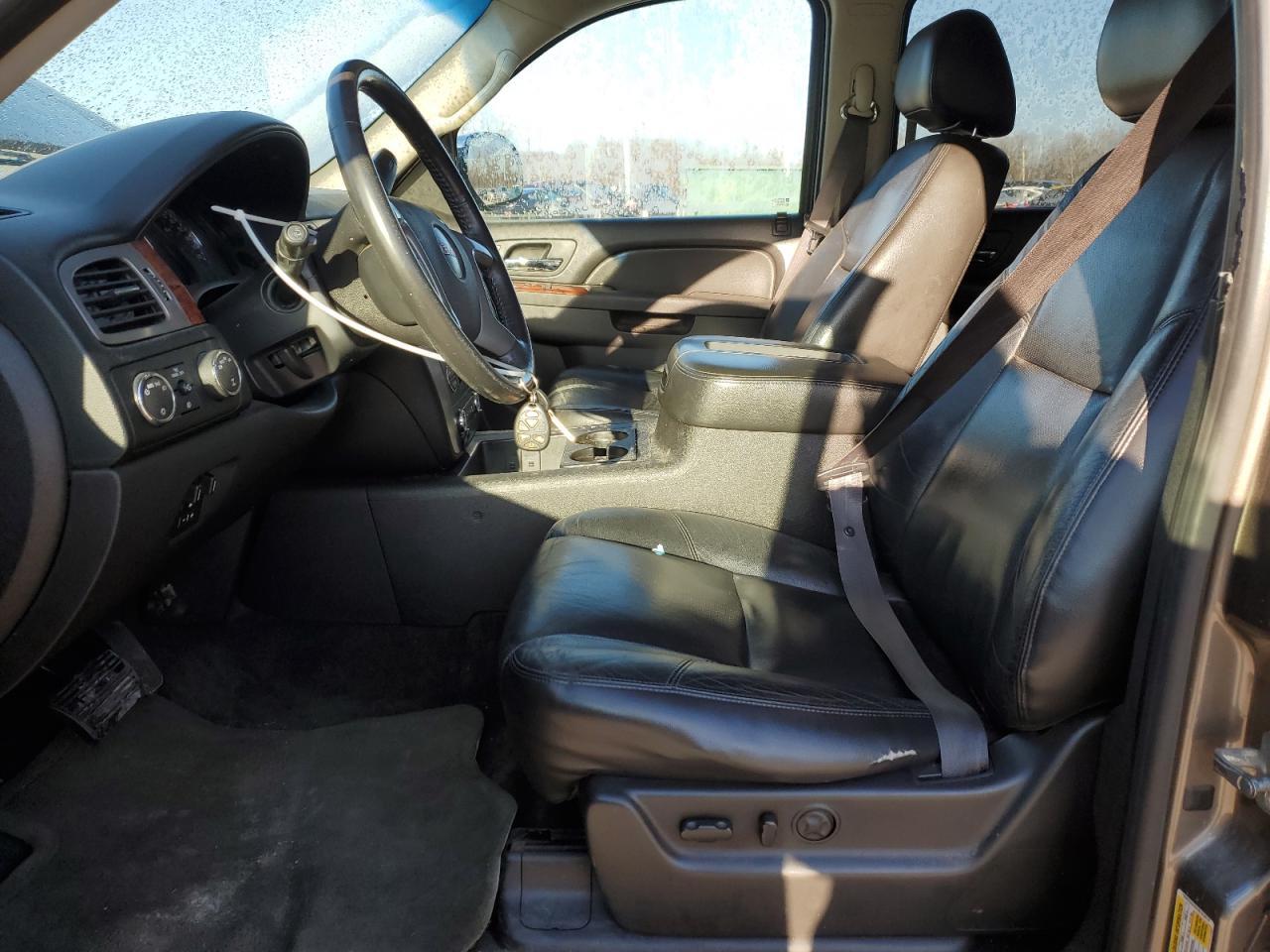 2012 GMC YUKON SLT - Image 7