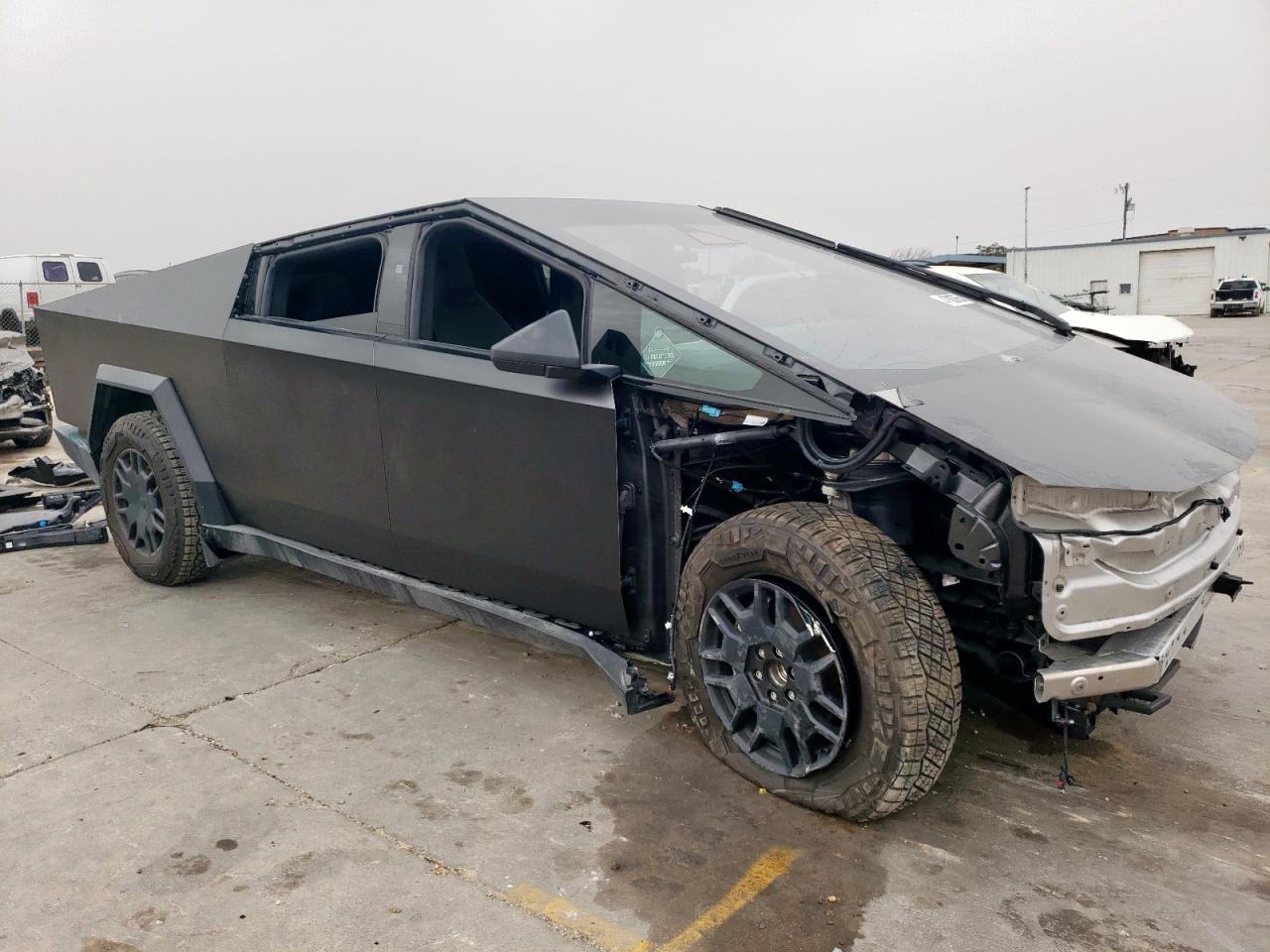 2024 TESLA CYBERTRUCK - Image 4