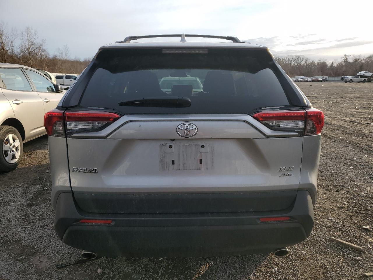 2022 TOYOTA RAV4 XLE - Фото 6
