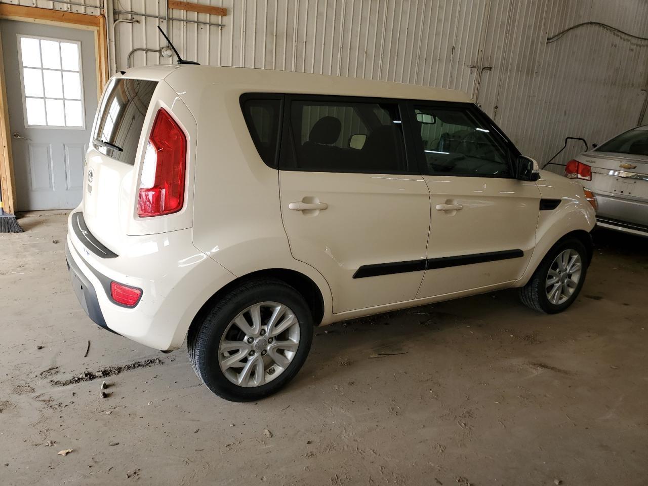 2013 KIA SOUL + - Image 3