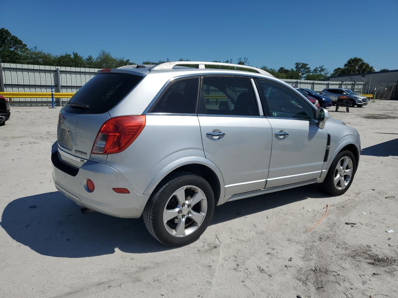 2013 CHEVROLET CAPTIVA LT - Image 3
