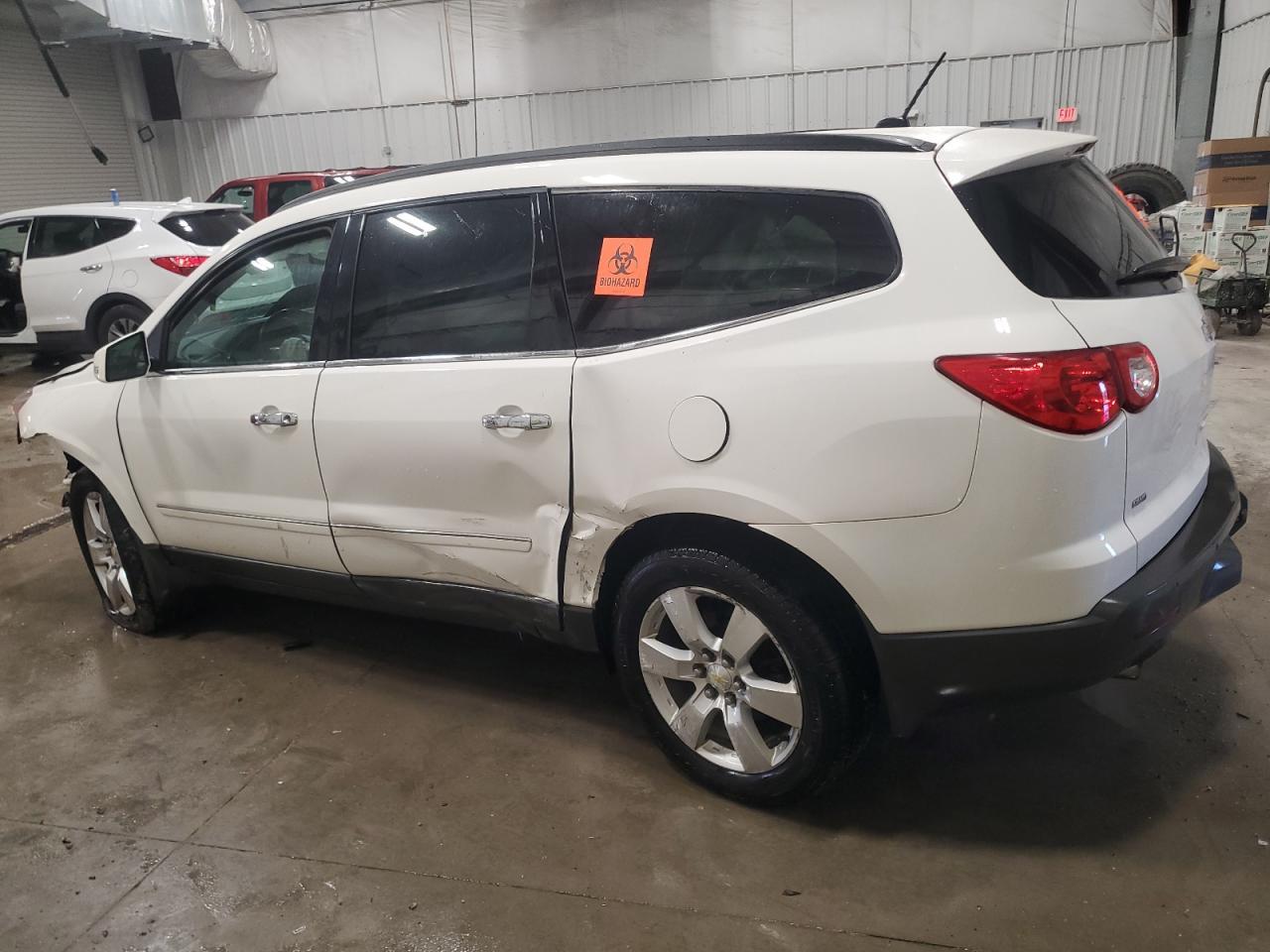 2012 CHEVROLET TRAVERSE L - Image 2