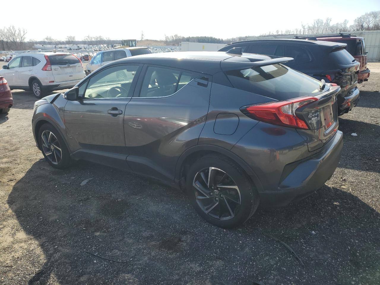 2021 TOYOTA C-HR XLE - Фото 2