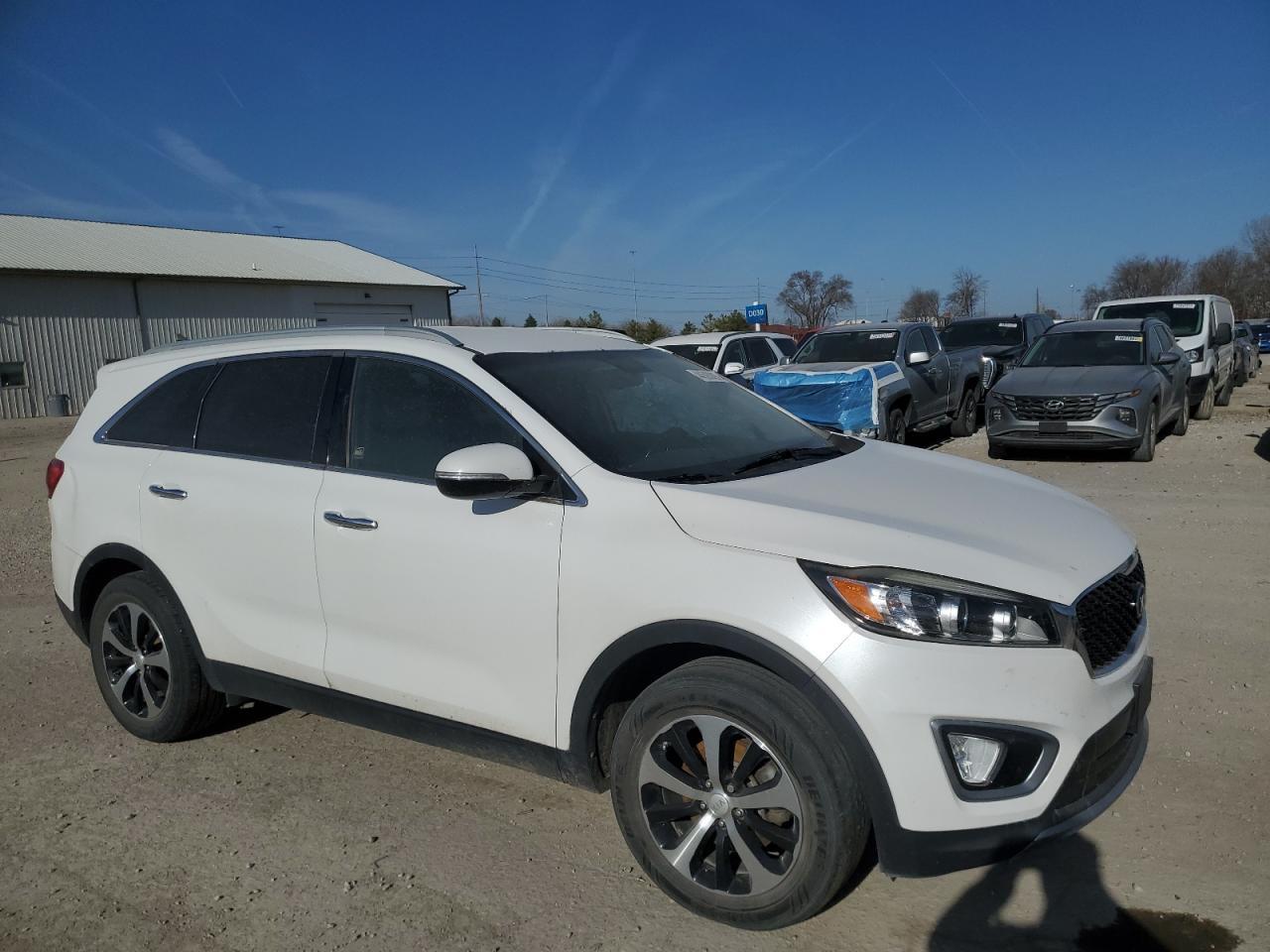2016 KIA SORENTO EX - Image 4