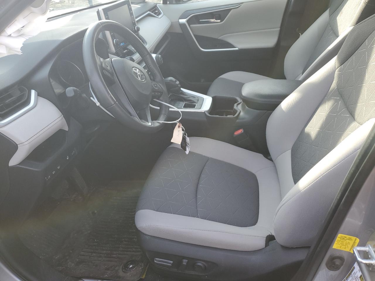 2022 TOYOTA RAV4 XLE - Фото 7
