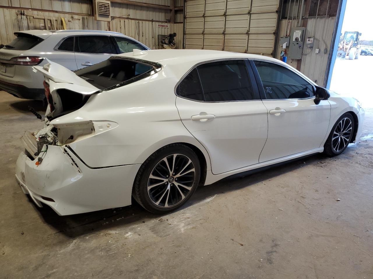 2020 TOYOTA CAMRY SE - Image 3