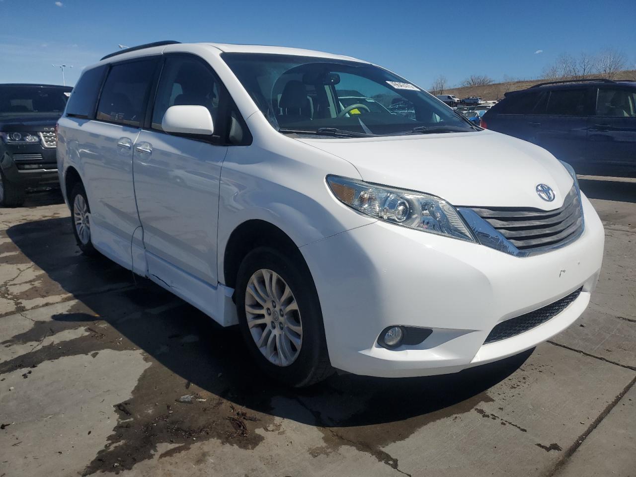 2011 TOYOTA SIENNA XLE - Фото 4