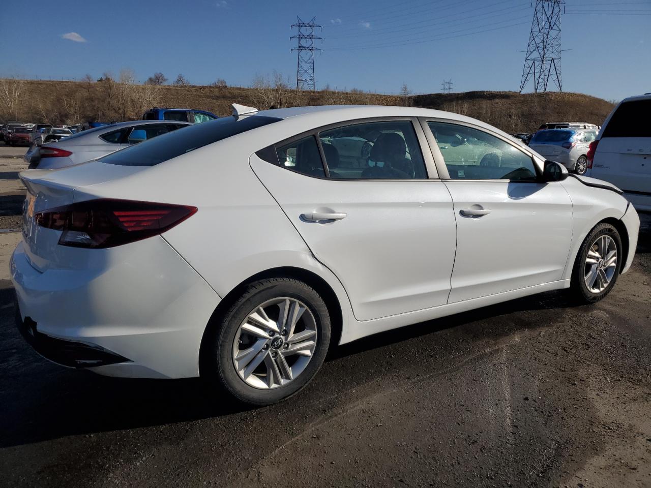 2019 HYUNDAI ELANTRA SE - Фото 3