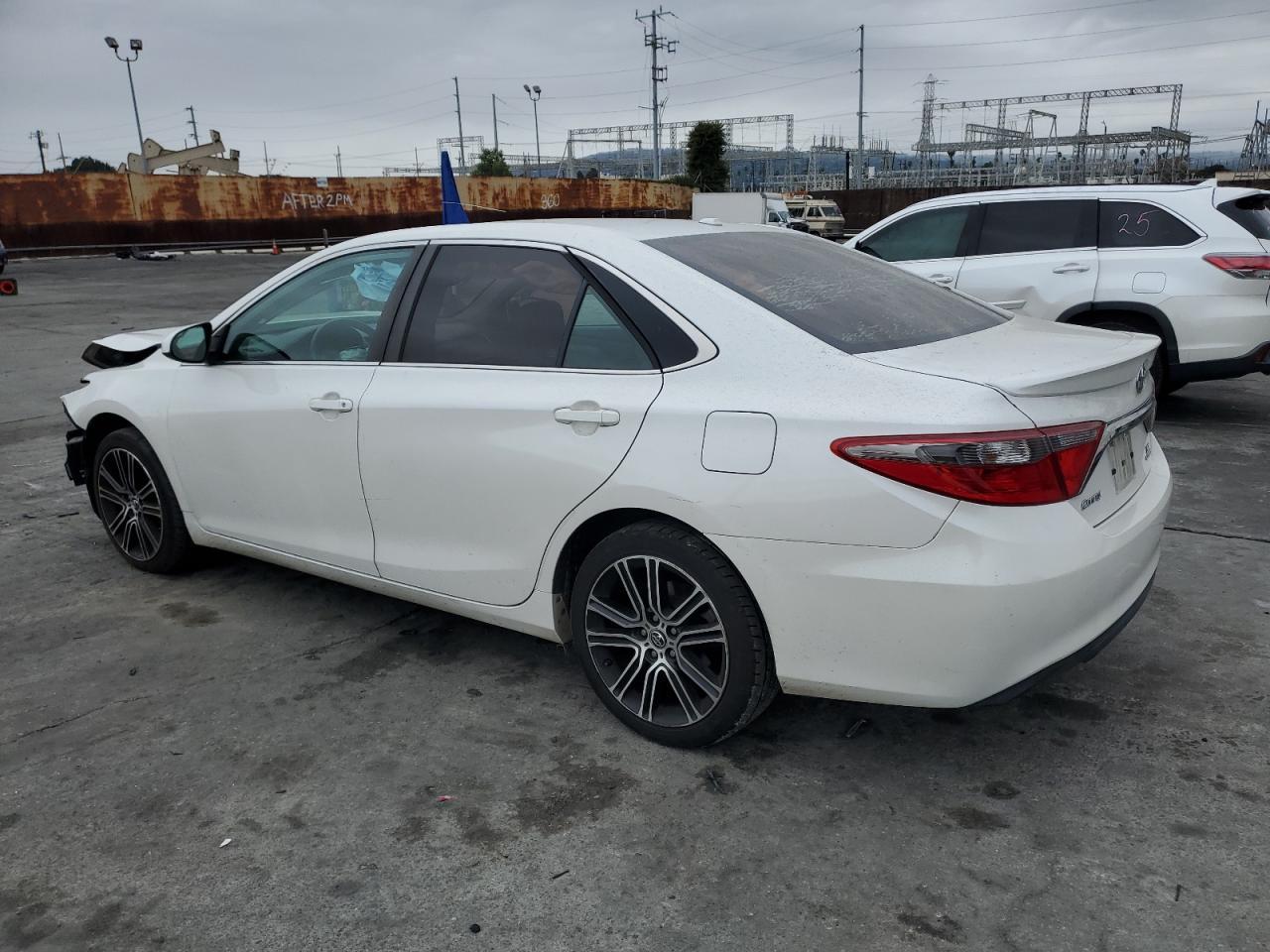 2016 TOYOTA CAMRY LE - Image 2