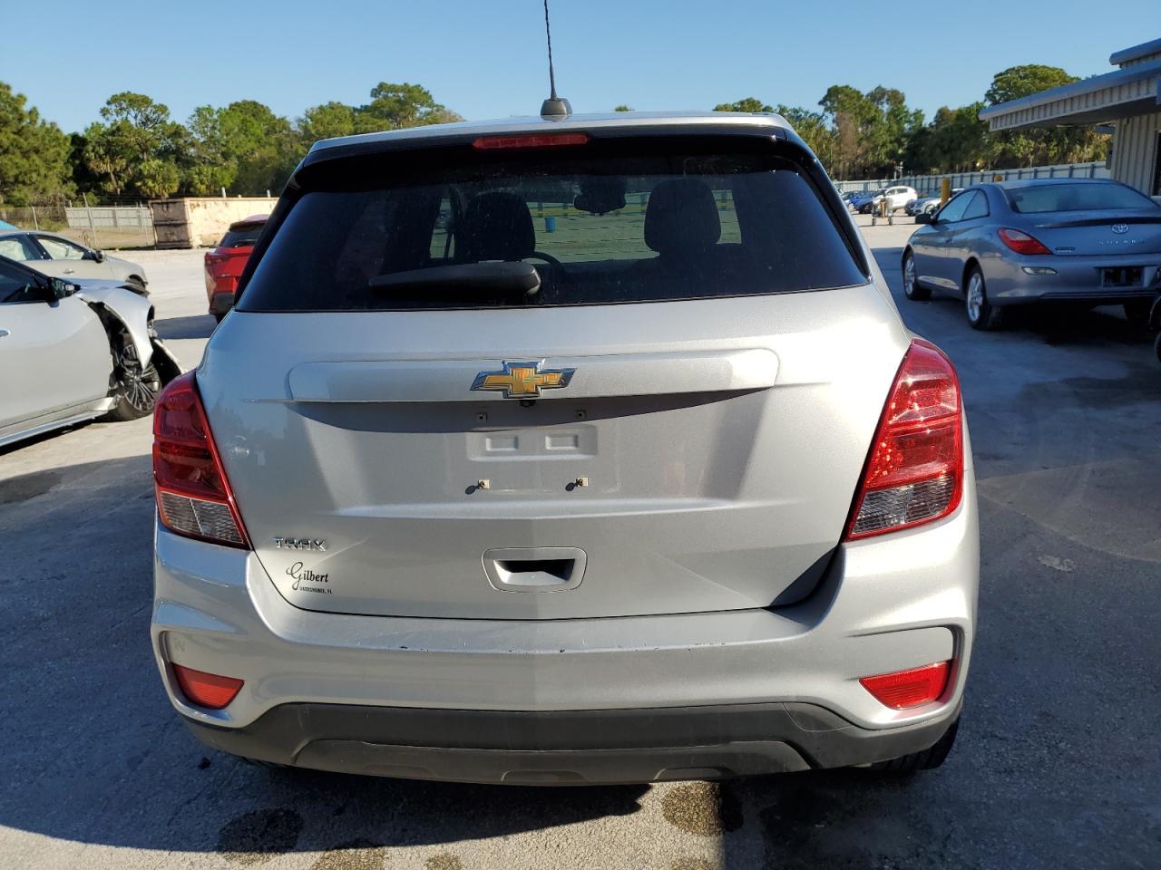 2021 CHEVROLET TRAX LS - Image 6