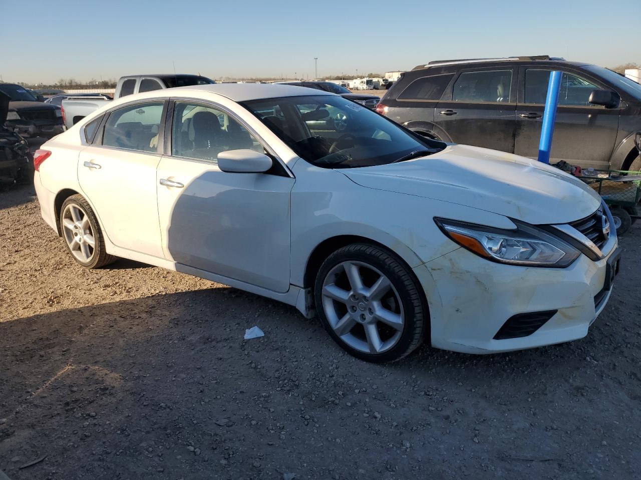 2017 NISSAN ALTIMA 2.5 - Фото 4