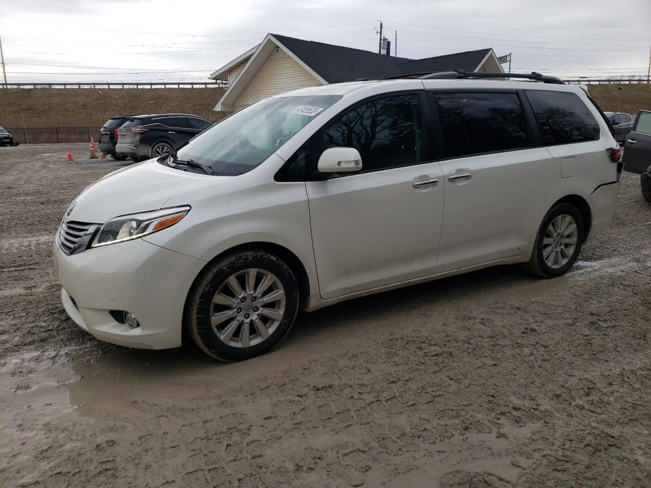 2015 TOYOTA SIENNA XLE